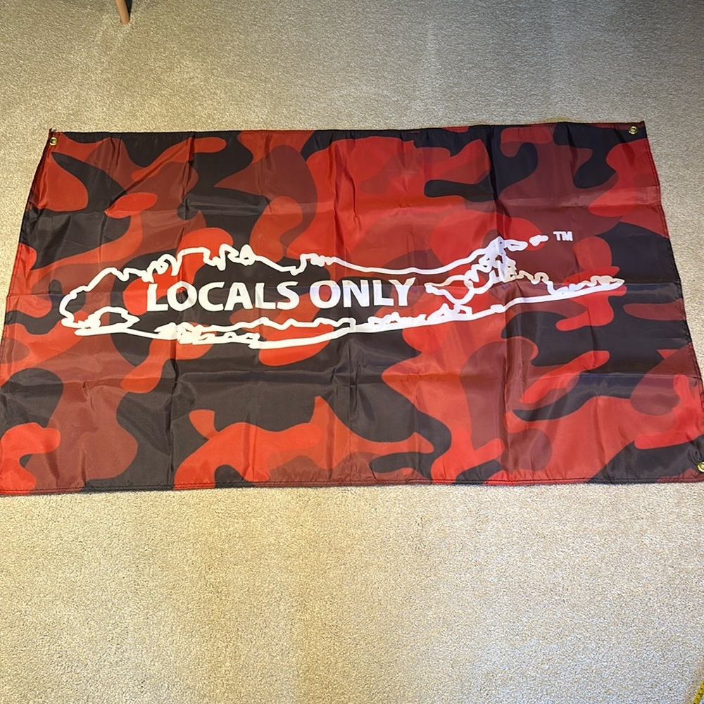 LOCALS ONLY Long Island Red Camouflage Flag 36x59
